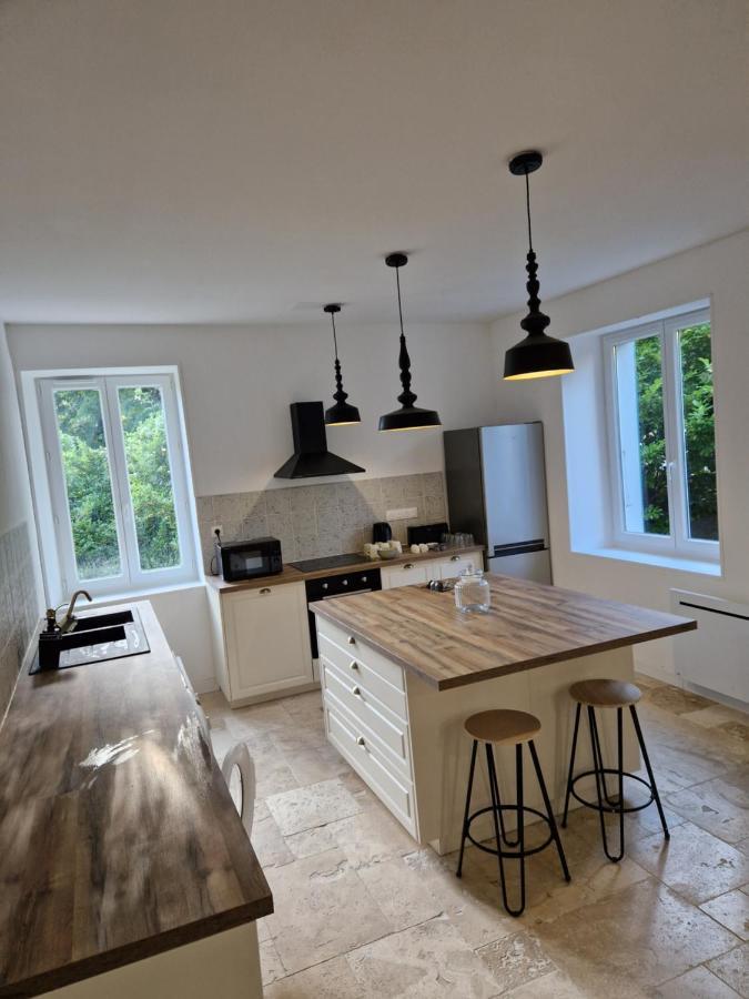 Hébergement de vacances Maison Familiale De 280m² Alboussière